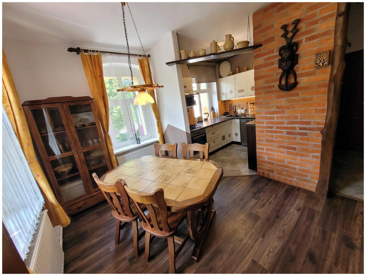 Апартаменты Apartament Kocie Sny - Pod Zamkiem Chojnik Еленя-Гура Экстерьер фото