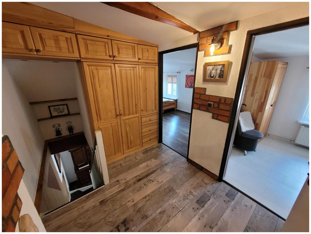 Апартаменты Apartament Kocie Sny - Pod Zamkiem Chojnik Еленя-Гура Экстерьер фото